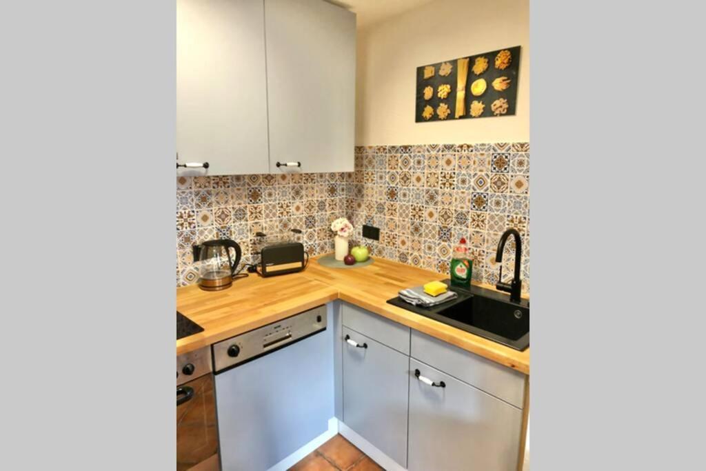 Apartment Zum Goldenen Loewen Inkl. Parkplatz & Wlan Erfurt Exterior photo